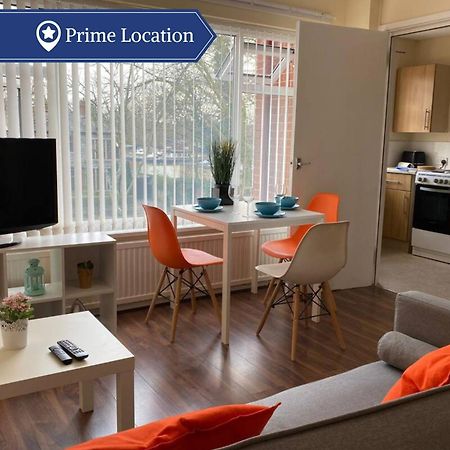 Conveniently Situated 1Bed Apt In Stretford Apartment Манчестър Екстериор снимка