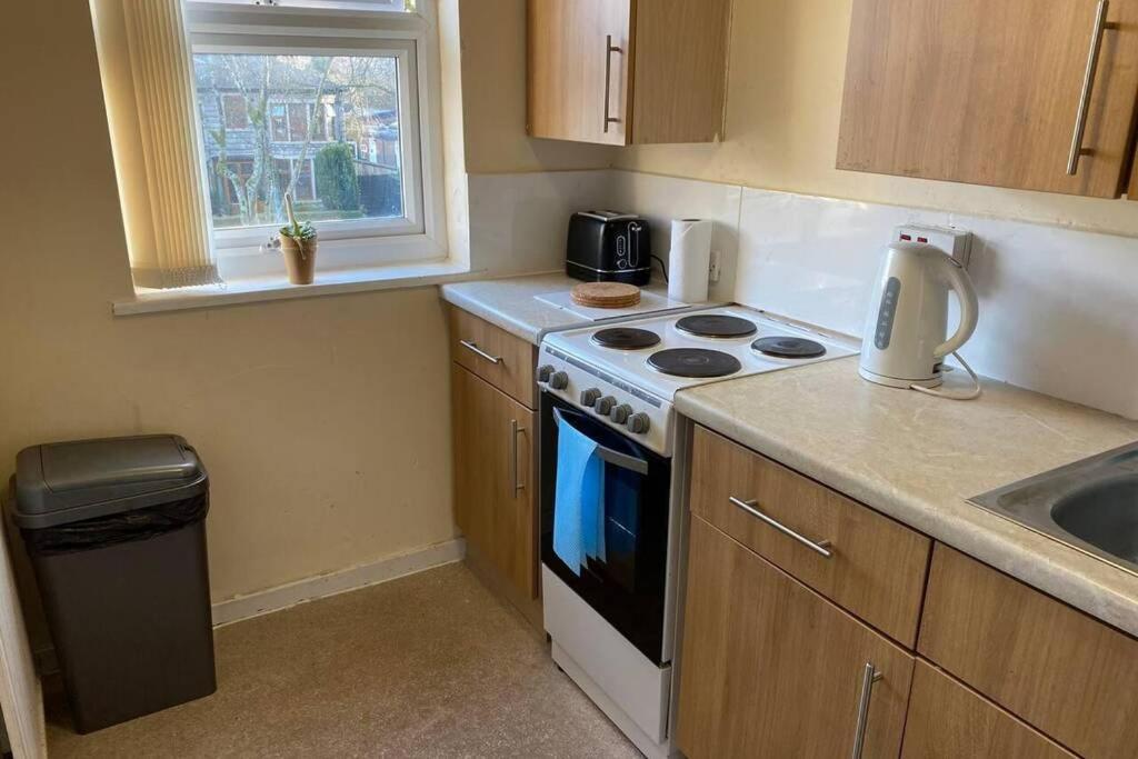 Conveniently Situated 1Bed Apt In Stretford Apartment Манчестър Екстериор снимка