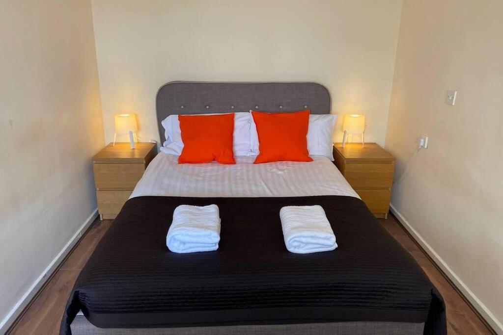Conveniently Situated 1Bed Apt In Stretford Apartment Манчестър Екстериор снимка