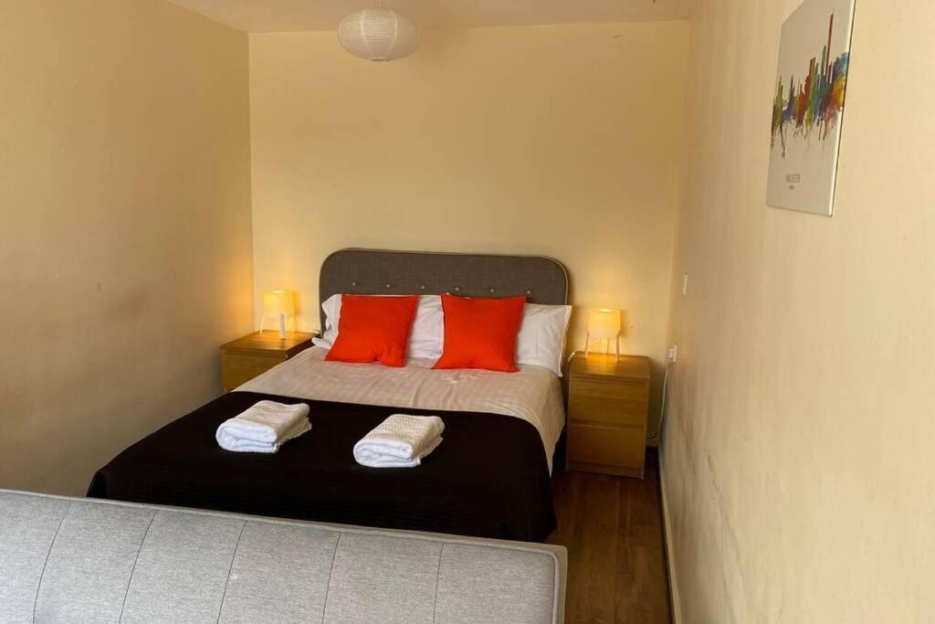 Conveniently Situated 1Bed Apt In Stretford Apartment Манчестър Екстериор снимка